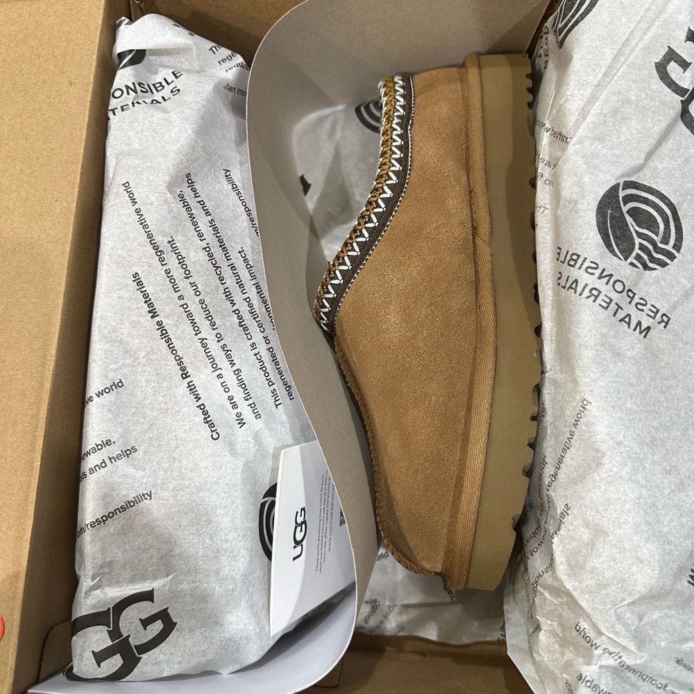 Ugg women’s Tasman size 7